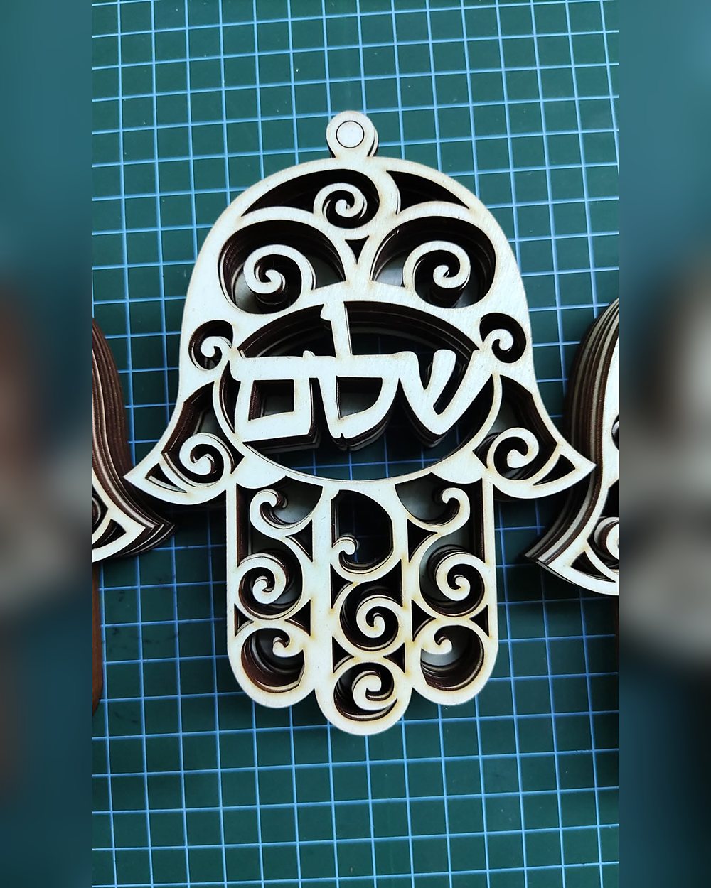 חמסה עם המילה שלום בלב